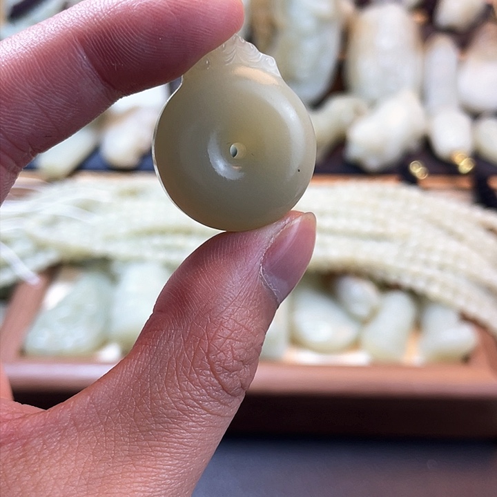 和田玉颈饰未镶嵌