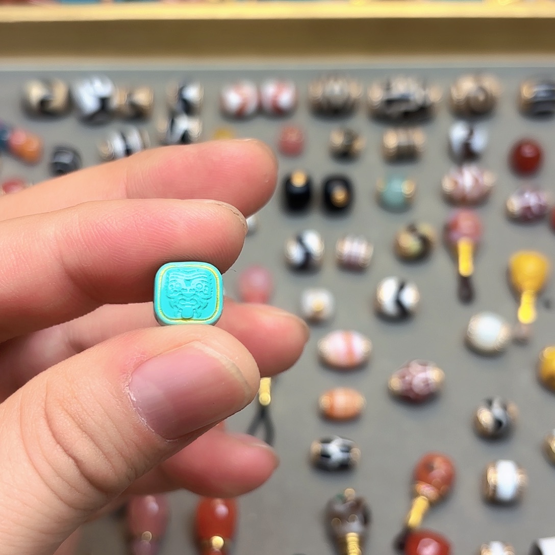 陈***森玛瑙/玉髓未镶嵌隔㻧