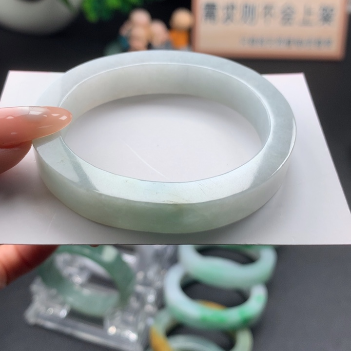 定制翡翠未镶嵌手镯