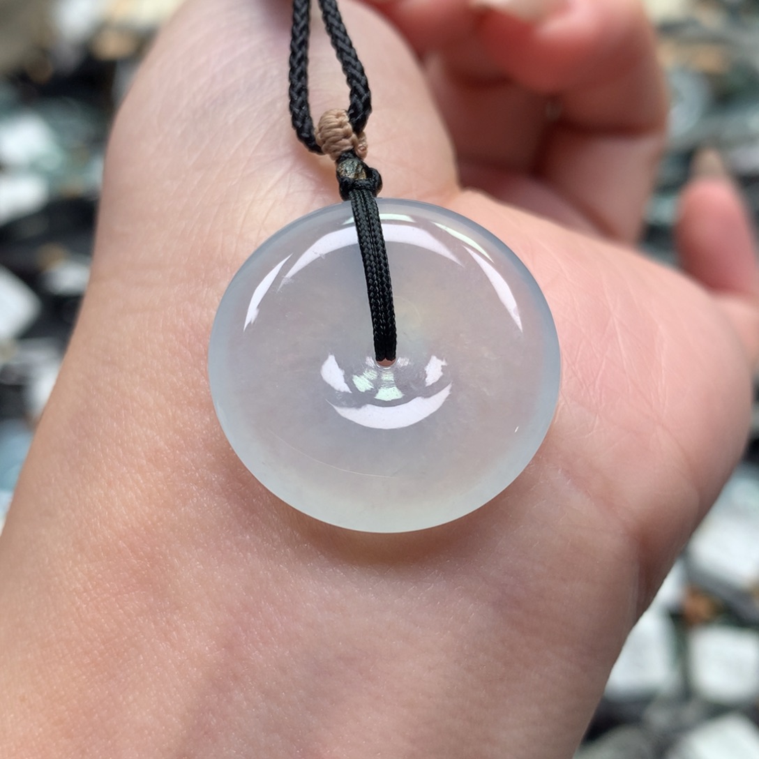 翡翠颈饰未镶嵌平安扣