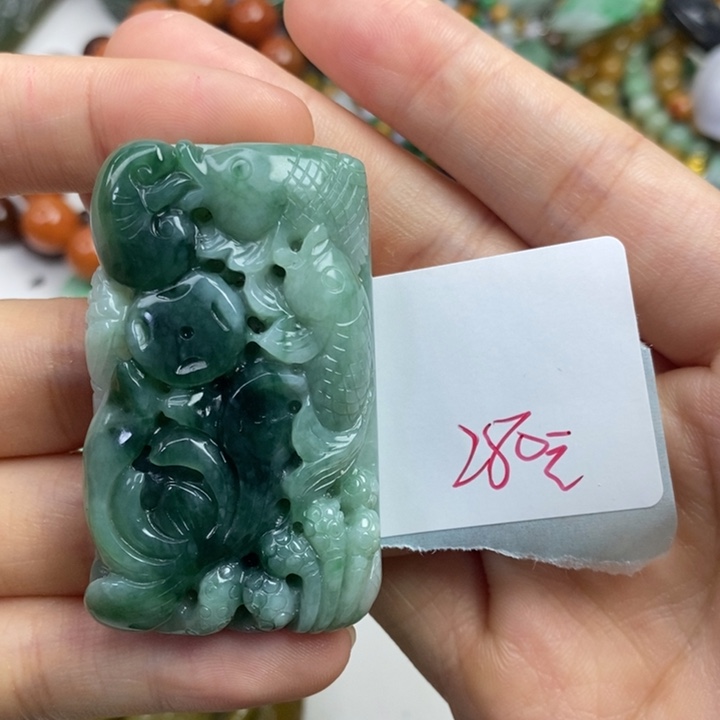 颈饰未镶嵌翡翠只**一