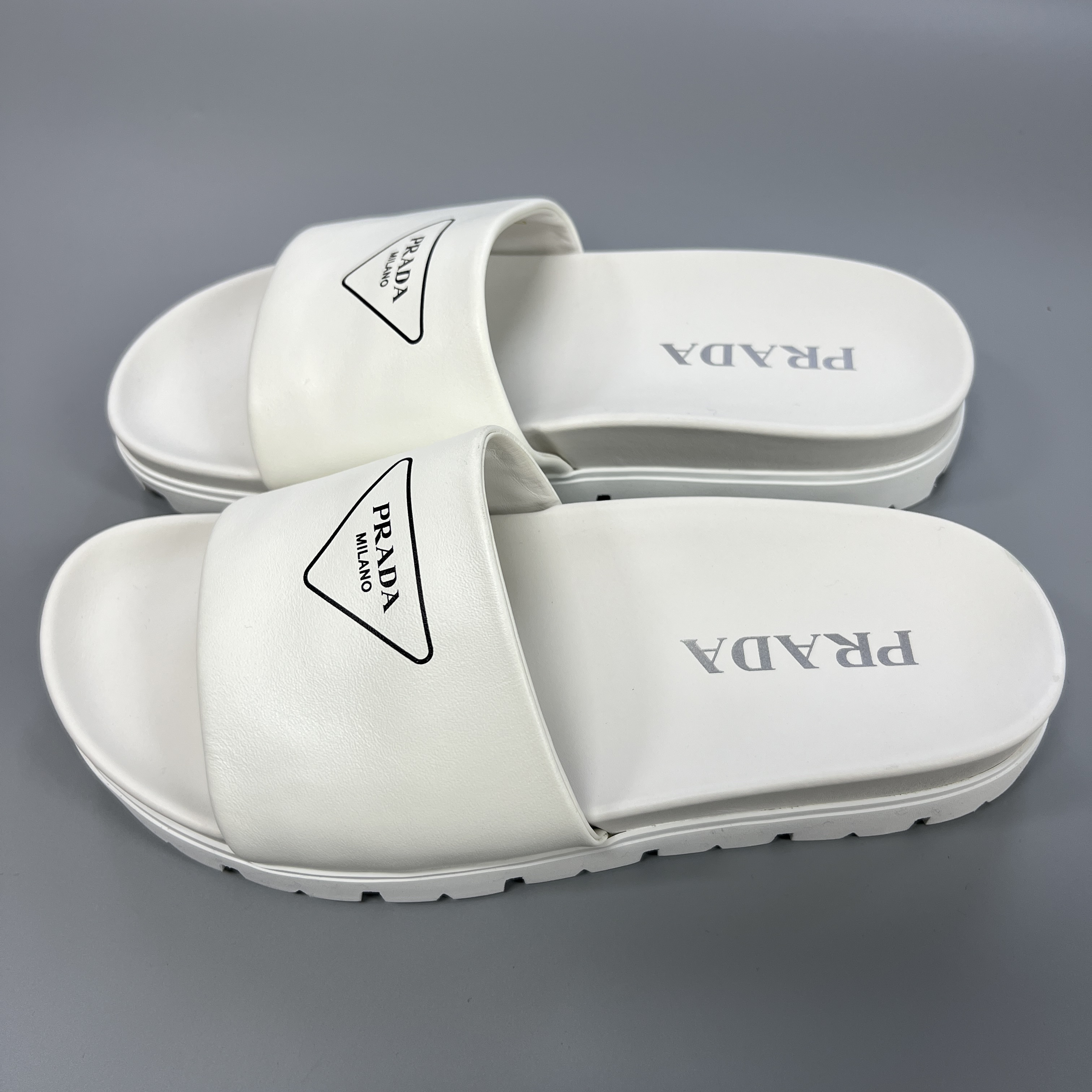 未使用 Prada/普拉达 三角标logo白色拖鞋 41码/1657/原盒       