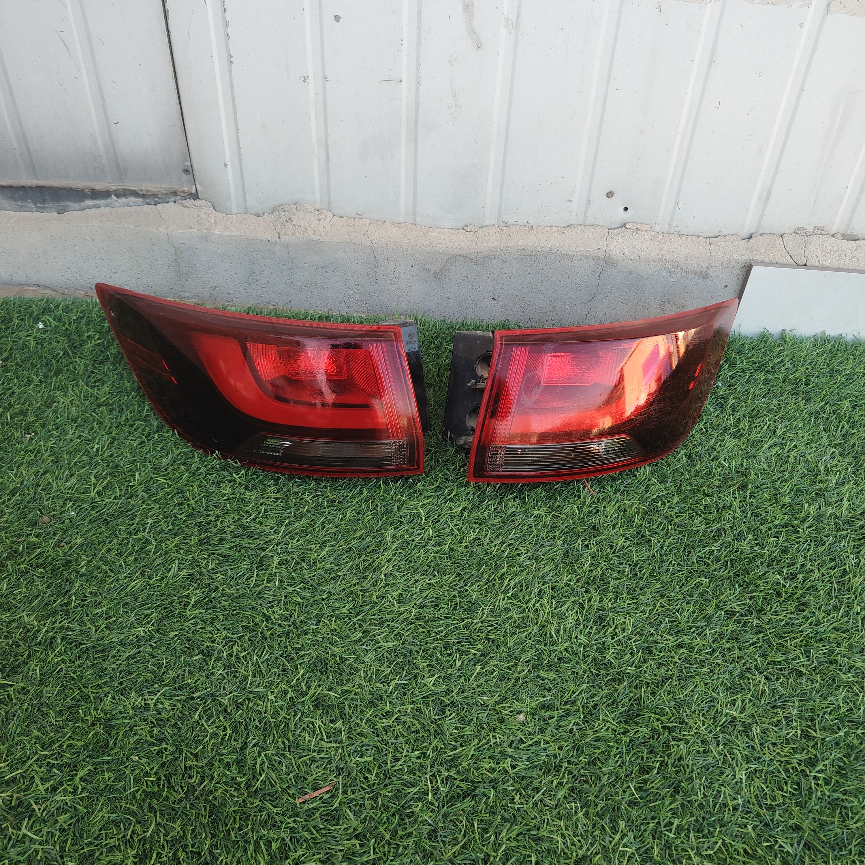 适配19-20款一汽奔腾X40后尾灯刹车灯倒车灯防追尾灯