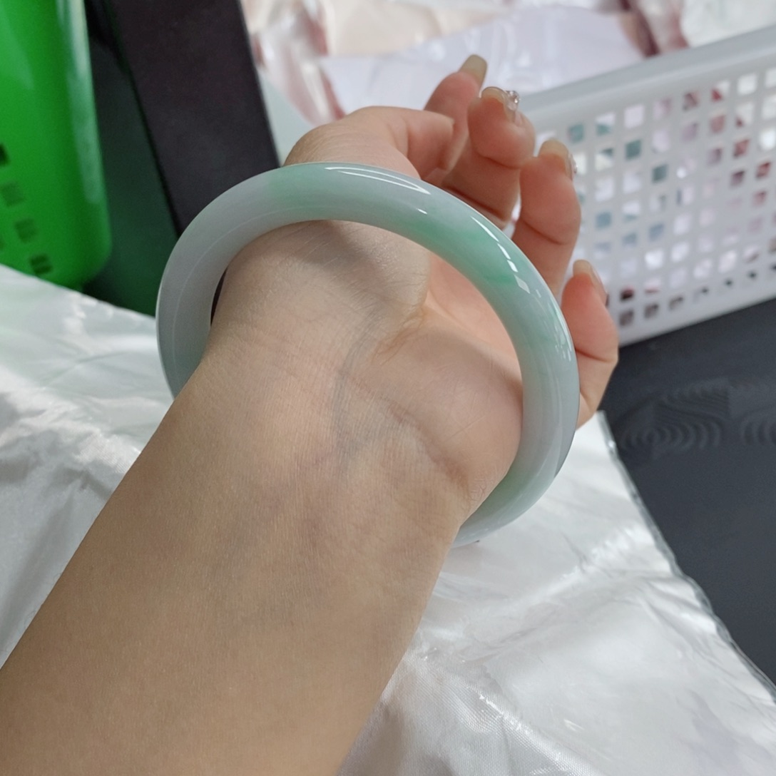 翡翠手镯未镶嵌天然A货翡翠手镯