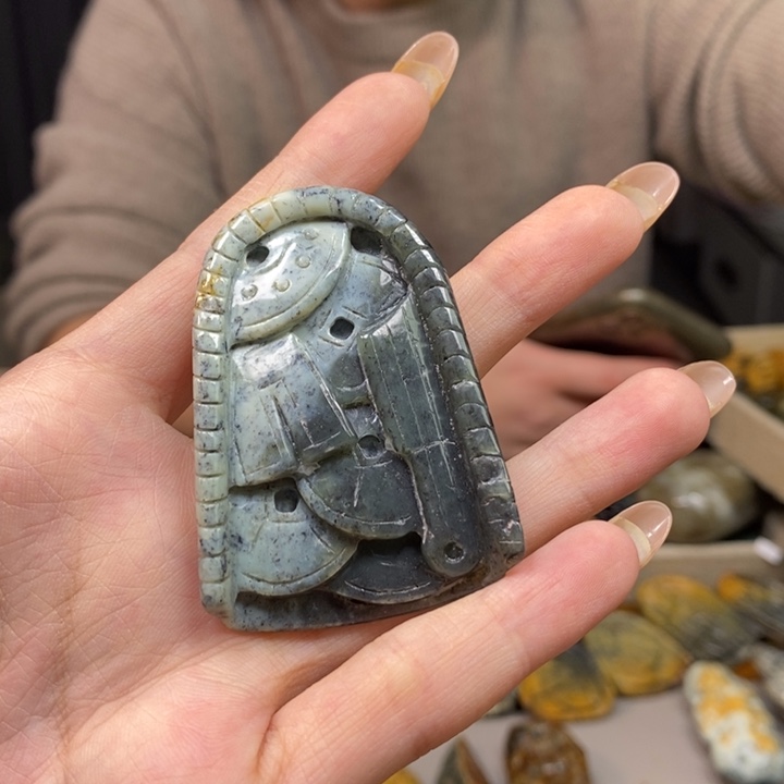 岫岩河磨玉（透闪石质玉）颈饰未镶嵌