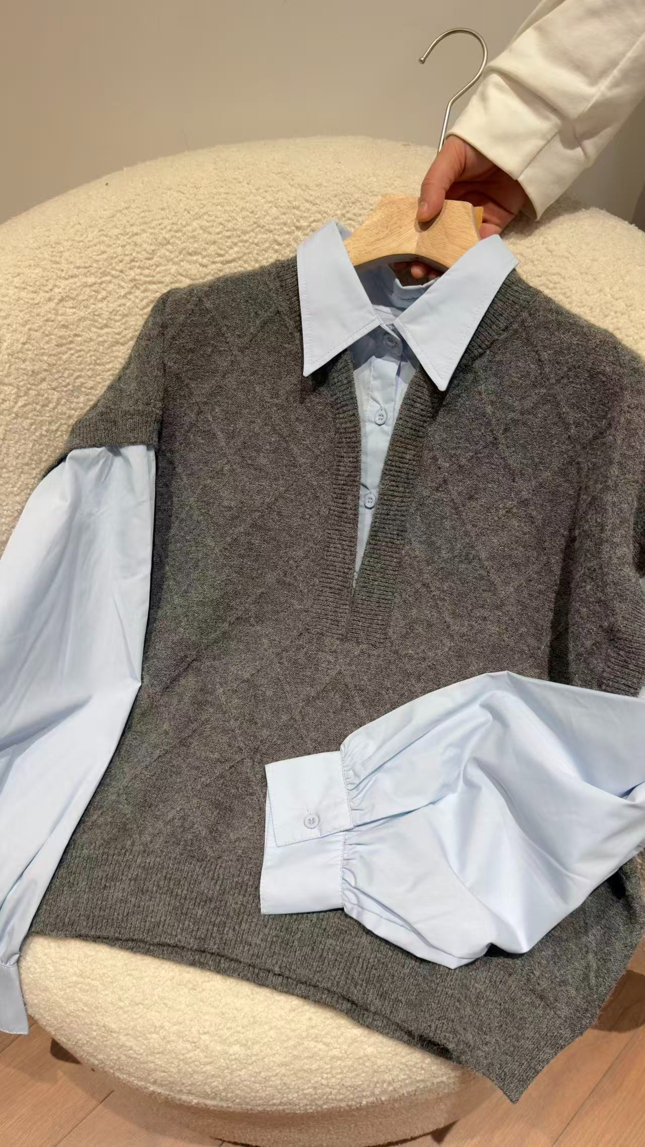 梅二十三  假两件秋冬设计师款毛针织衫套头女常规款   5C4482