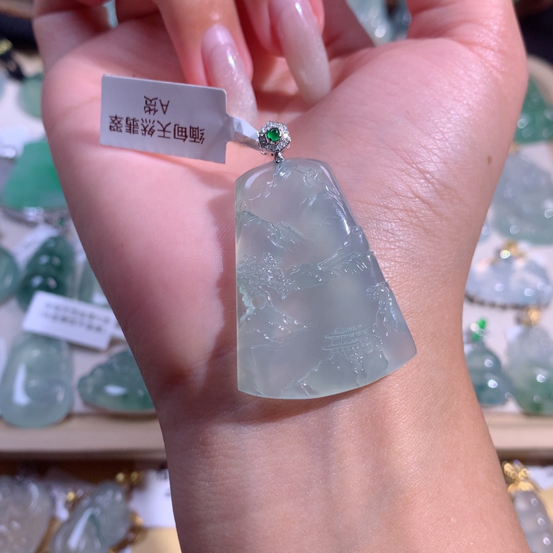 翡翠吊坠(不含链)18K金镶嵌