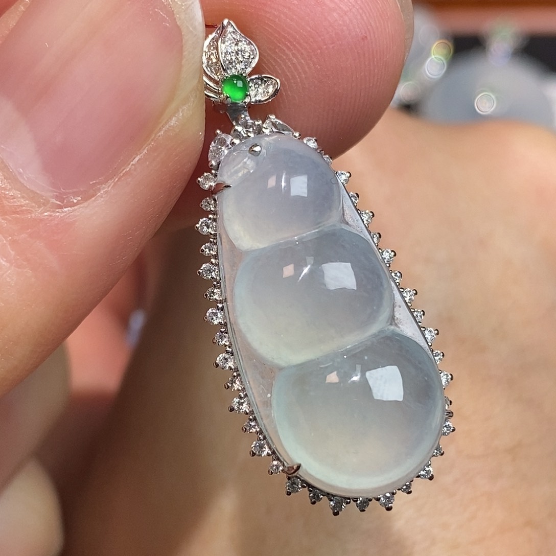 翡翠颈饰18K金镶嵌豆