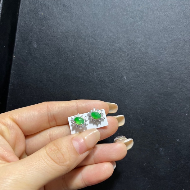 天然缅甸翡翠A货正阳绿冰种蛋面精致耳钉