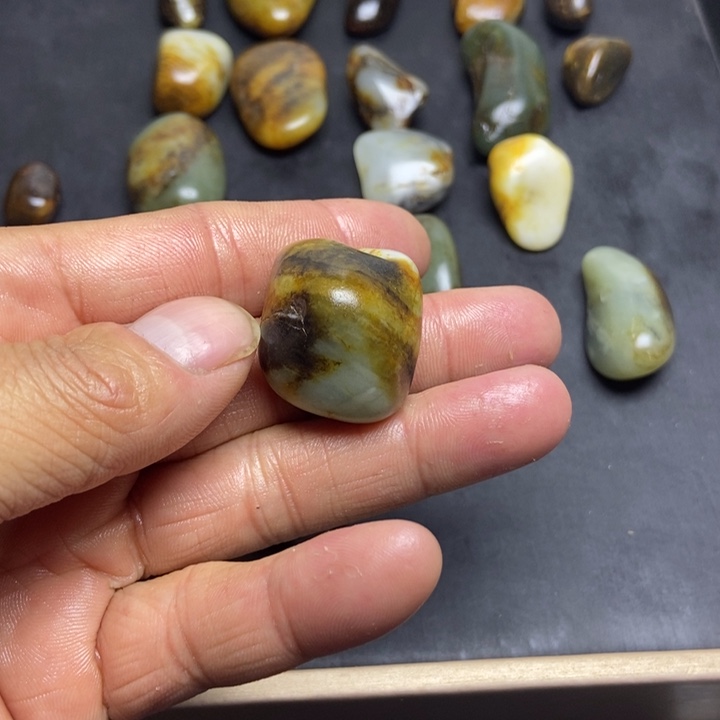 名***剑和田玉（糖玉）未镶嵌珠宝奇石