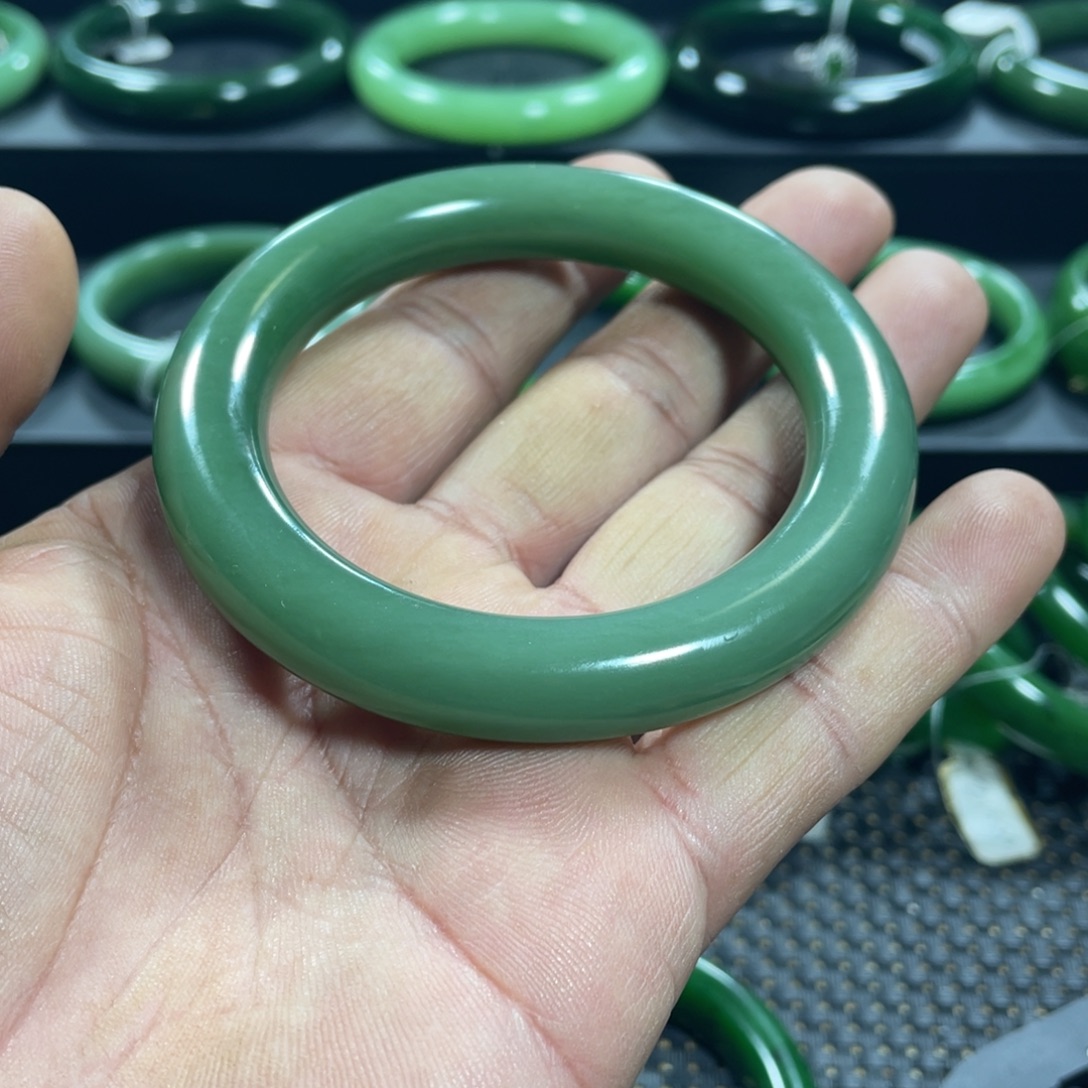 和田玉（碧玉）未镶嵌手镯