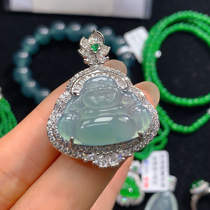 翡翠颈饰未镶嵌翡翠