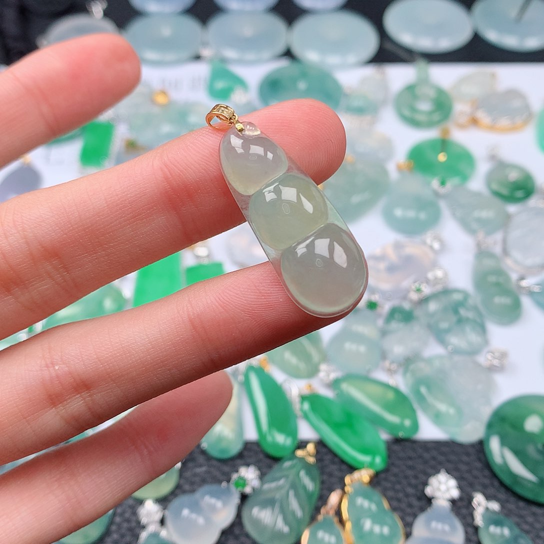 翡翠颈饰18K金镶嵌天然翡翠