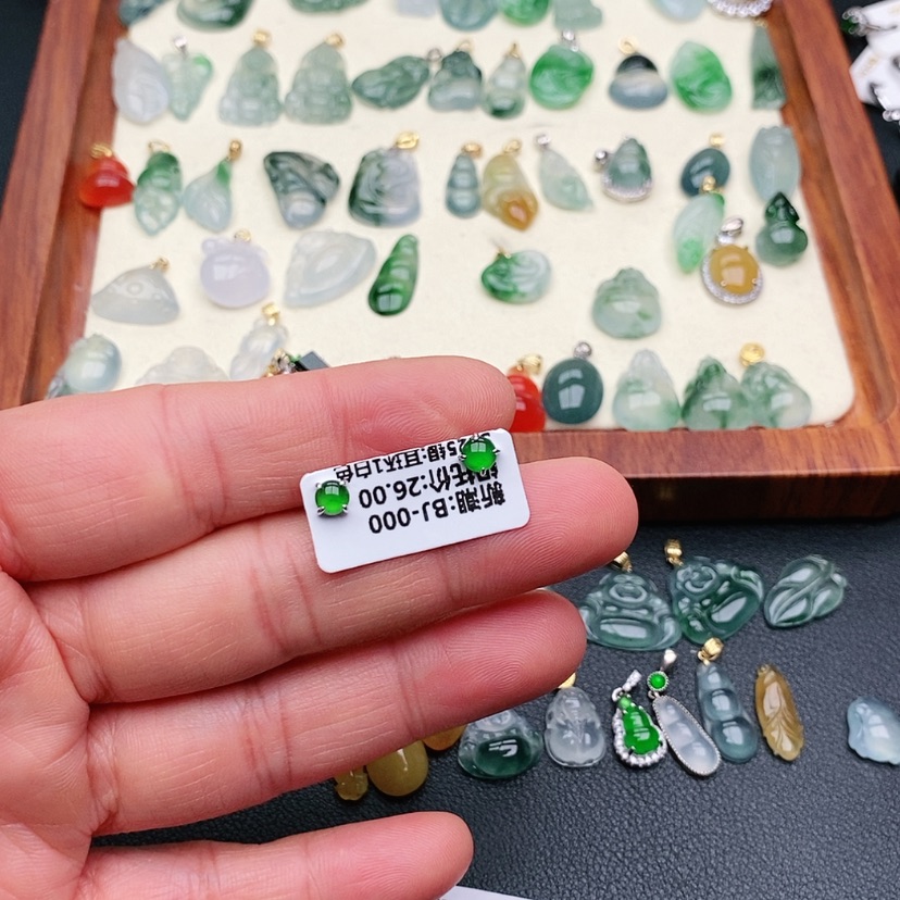 【闪购商品】翡翠耳饰银S925镶嵌爱**气耳钉