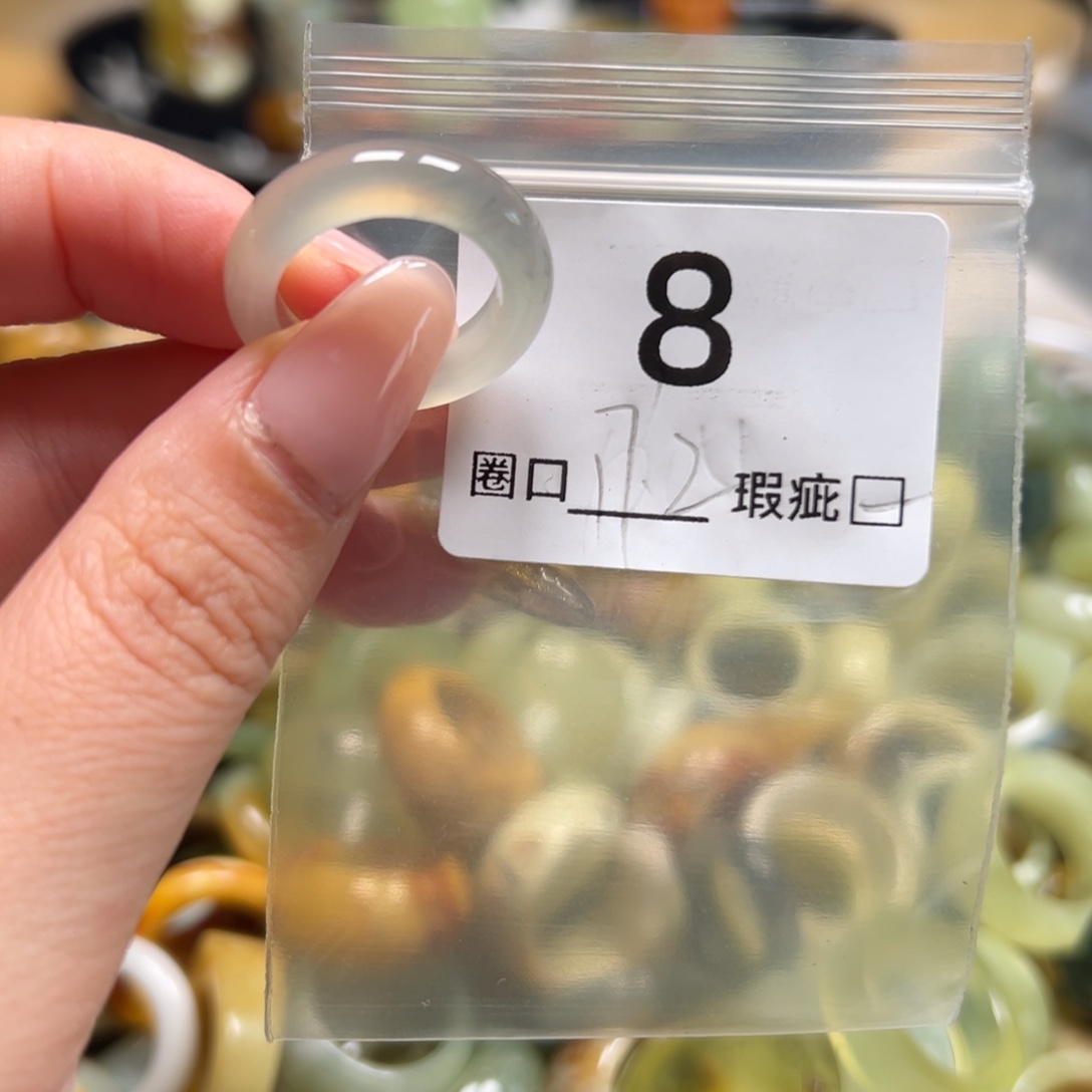 地***头蛇纹石玉未镶嵌戒指