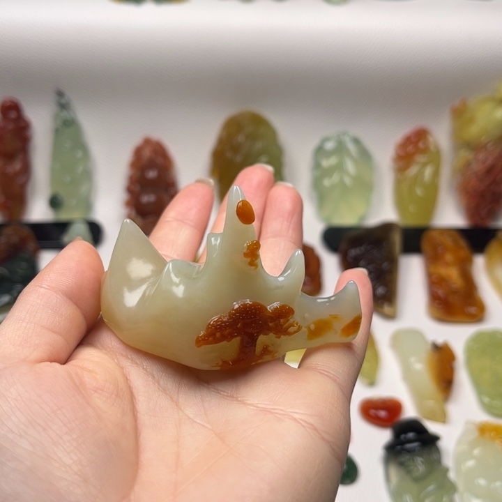 岫玉未镶嵌颈饰岫玉