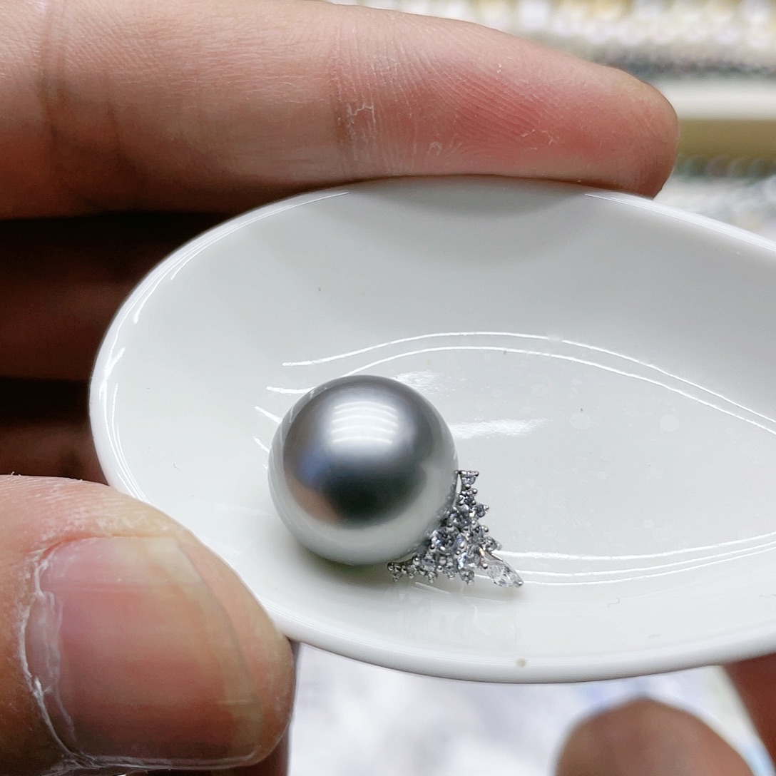 海水珍珠颈饰18K金镶嵌