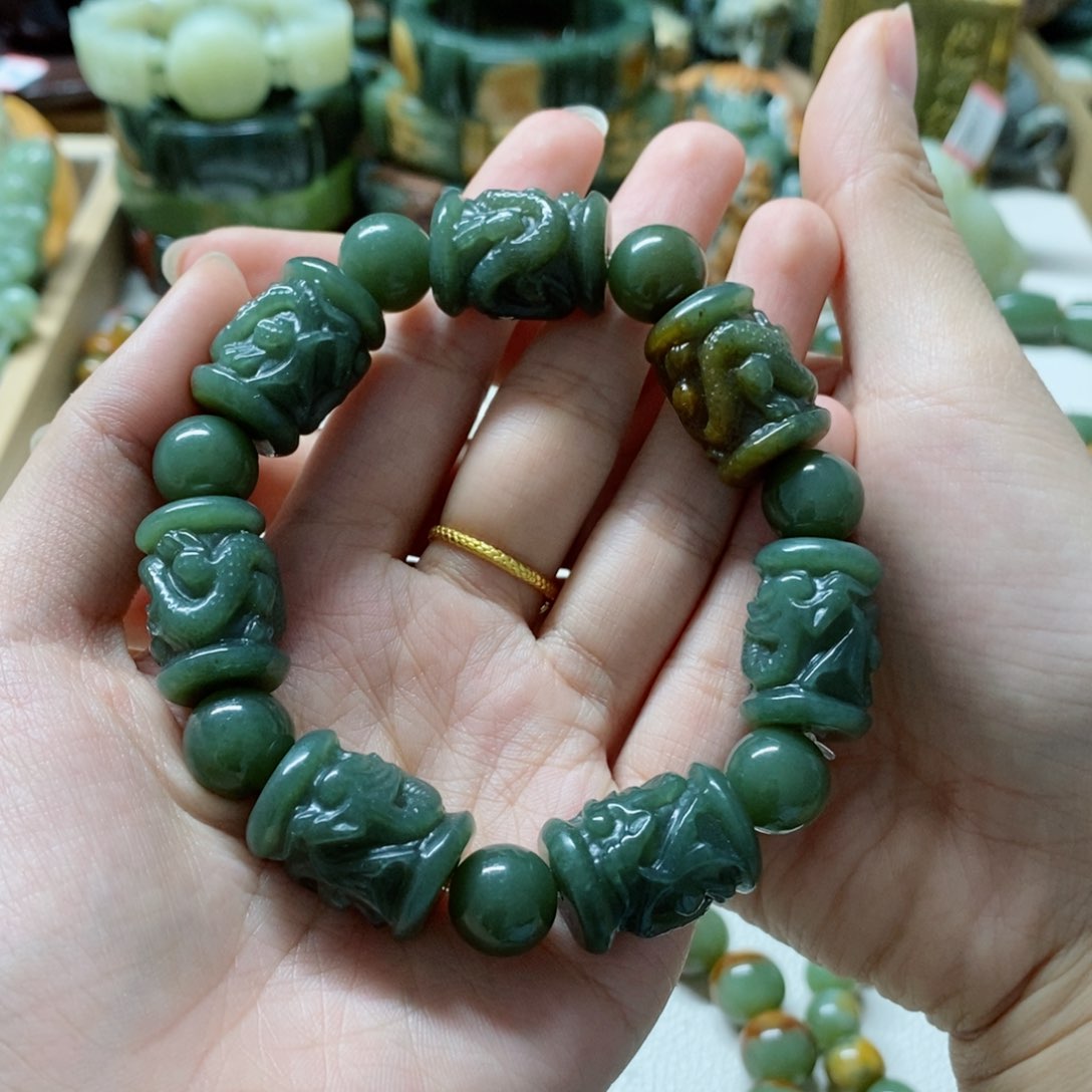 透闪石质玉手串未镶嵌