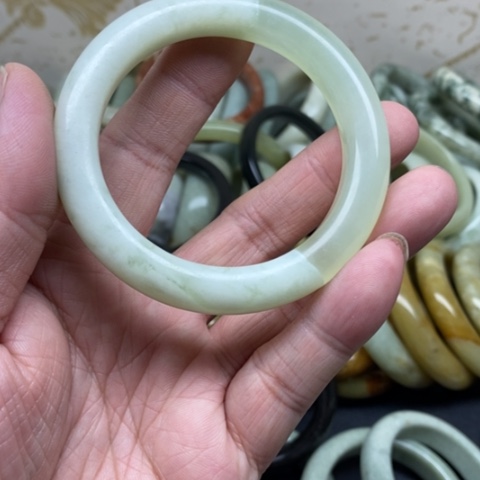 未镶嵌蛇纹石玉手镯新*