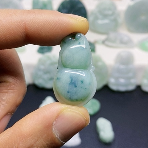 翡翠颈饰未镶嵌吊坠