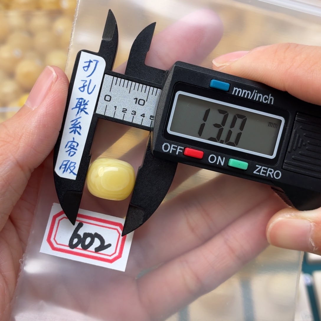 ****程蜜蜡未镶嵌裸石蜜蜡