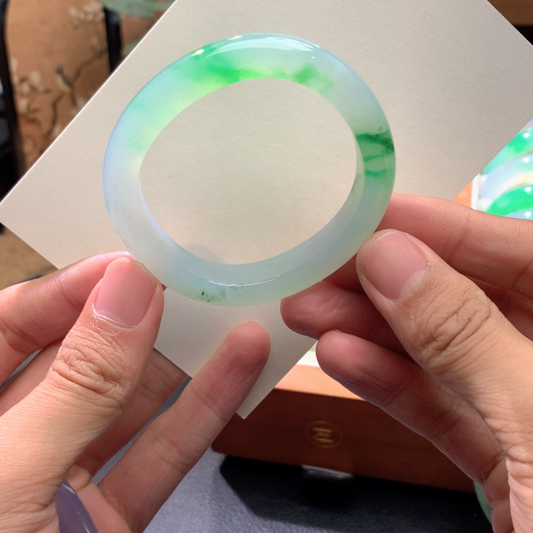 翡翠未镶嵌手镯贵妃