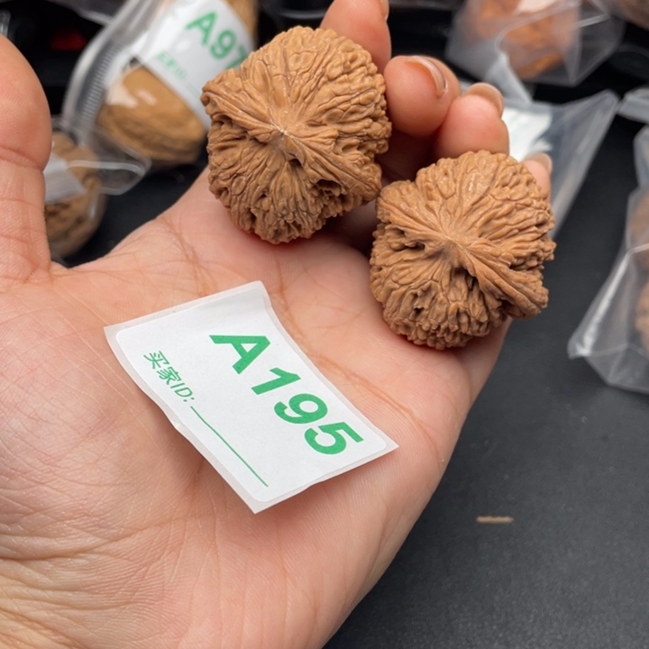 文玩核桃吊坠核桃