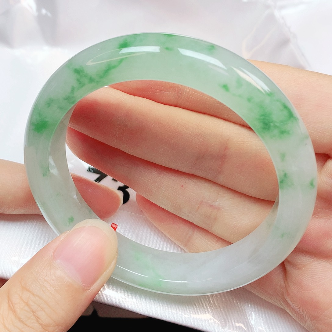 翡翠手镯未镶嵌抖音731