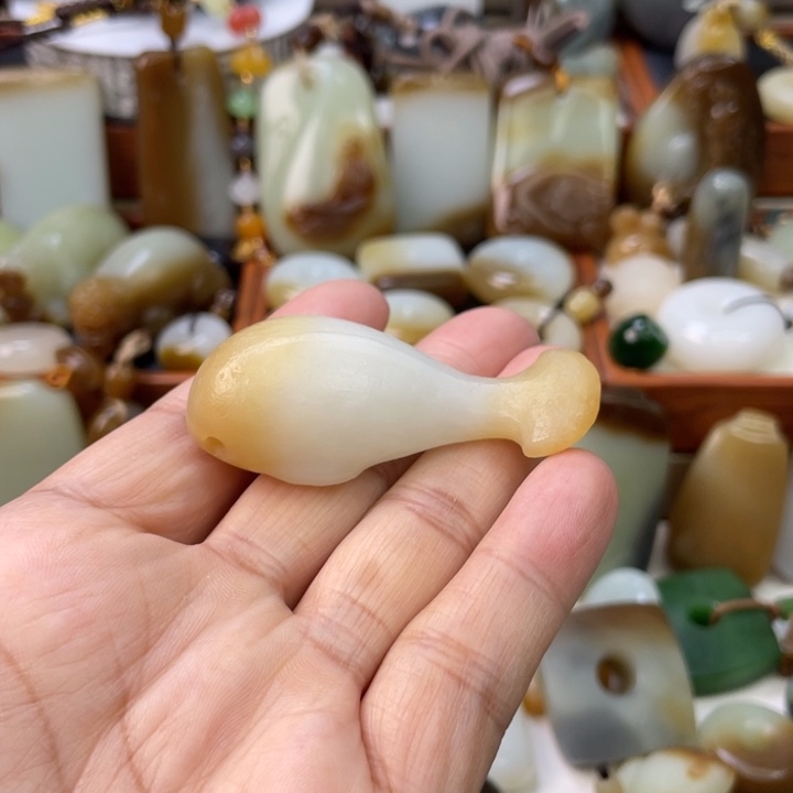 和田玉未镶嵌颈饰