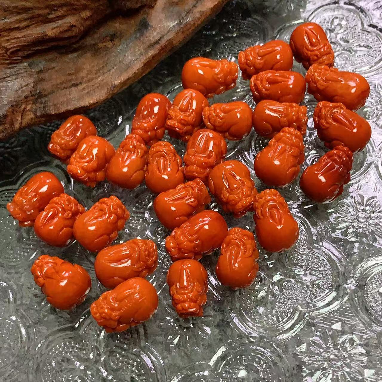 【鼎利源】南红保山典藏级精工雕刻百搭通孔貔貅（多样式发其一）