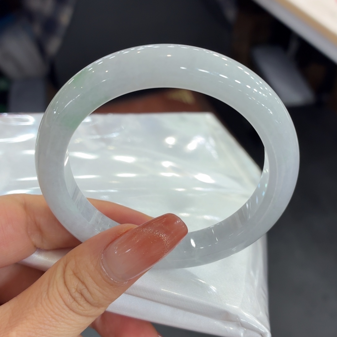 哎***！翡翠未镶嵌手镯手镯