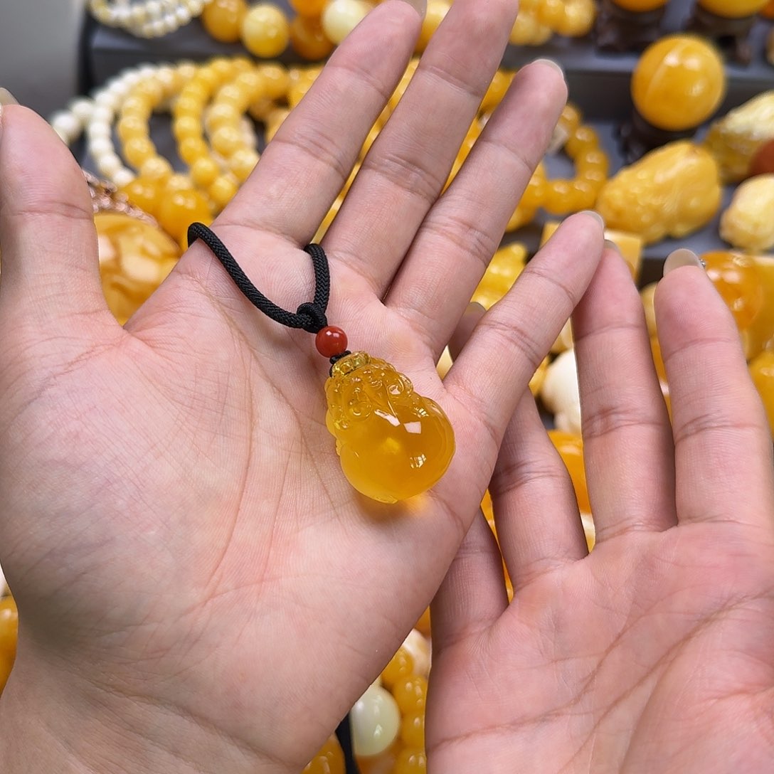 未镶嵌琥珀珠宝奇石