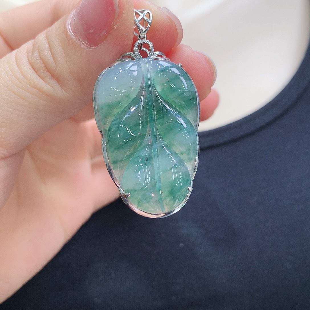 翡翠颈饰18K金镶嵌叶子