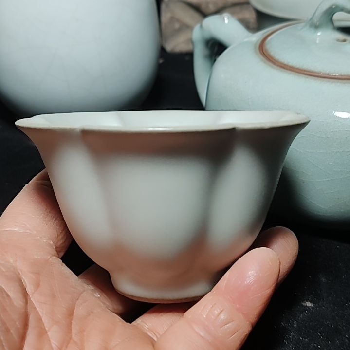 官瓷天青釉花口杯