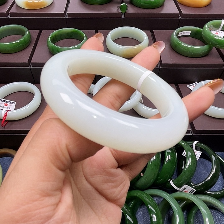 和田玉未镶嵌手镯