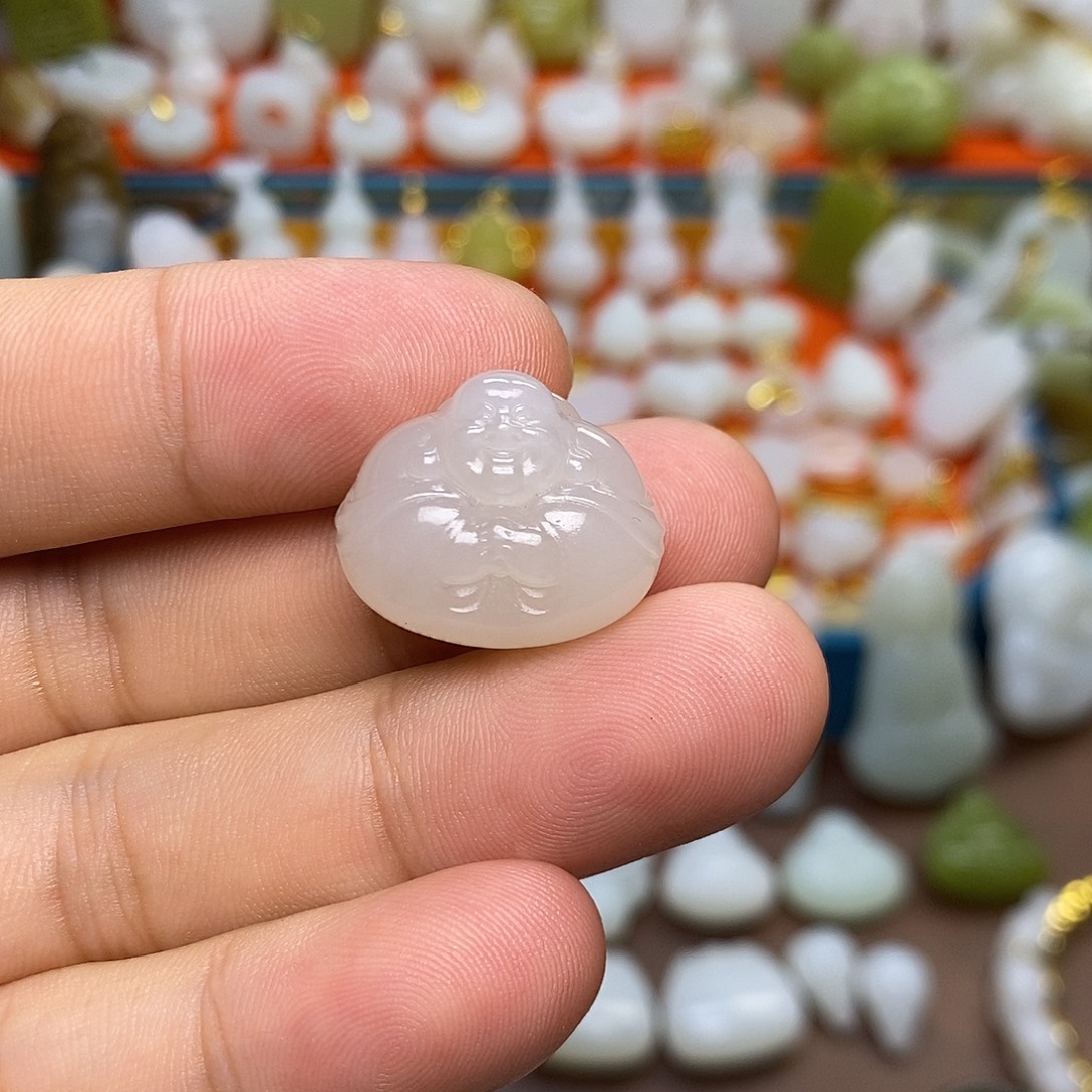颈饰未镶嵌和田玉和田玉藕粉抱抱佛（多样性发货）