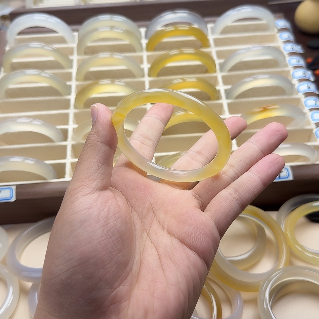 玛瑙/玉髓未镶嵌手镯59圈口