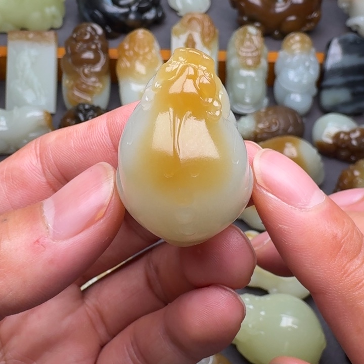 和田玉（糖玉）颈饰未镶嵌初**見