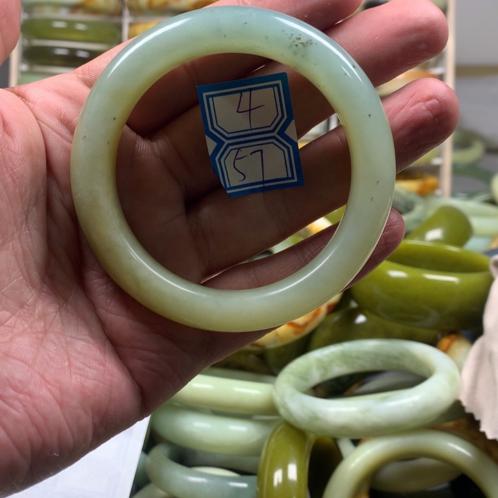 蛇纹石玉手镯未镶嵌