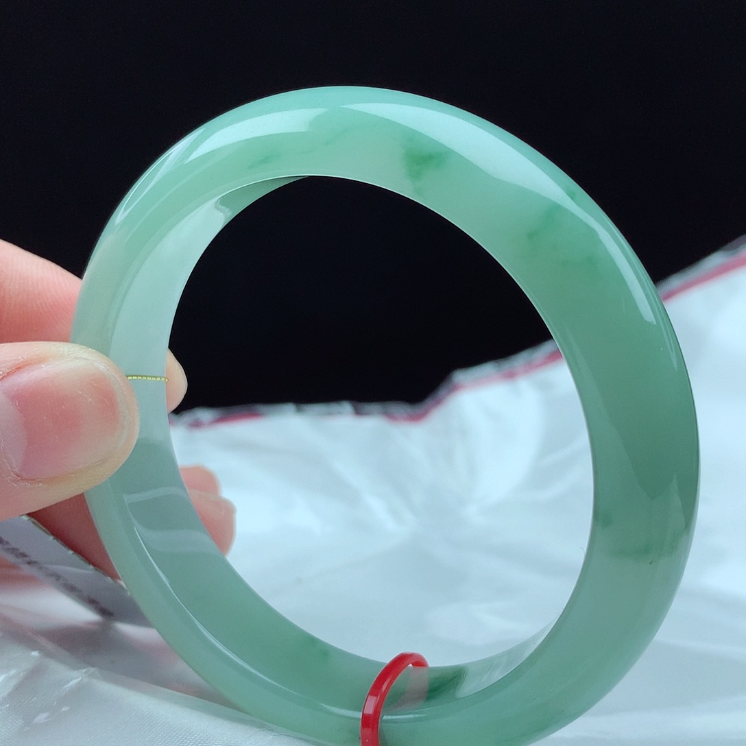 翡翠手镯未镶嵌56圈4168