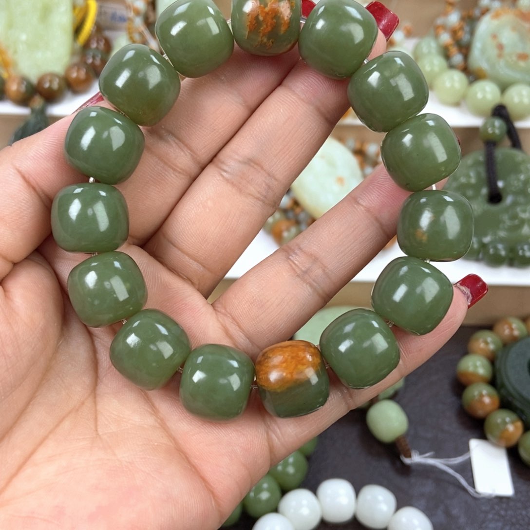 透闪石质玉手串未镶嵌