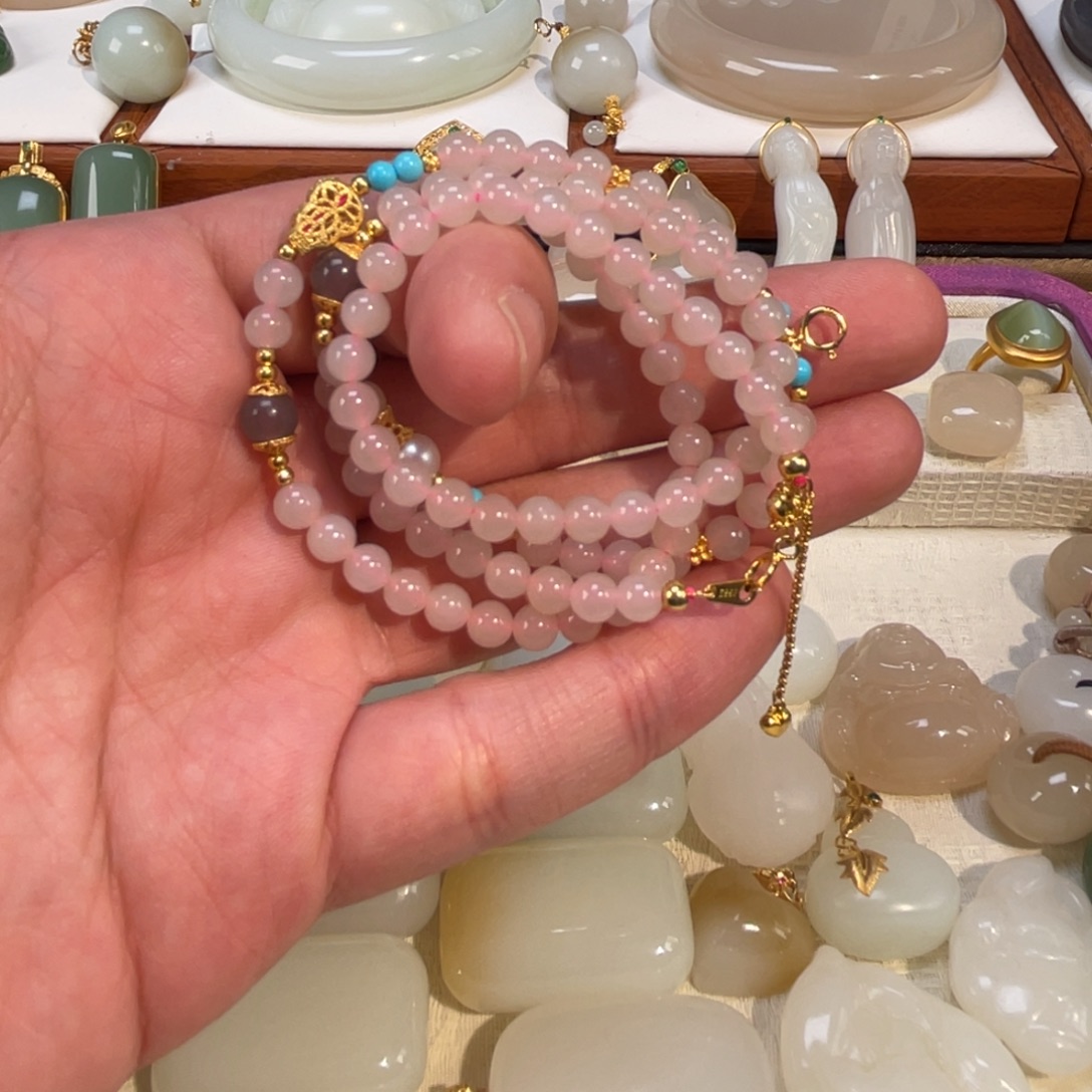 小***新和田玉未镶嵌颈饰