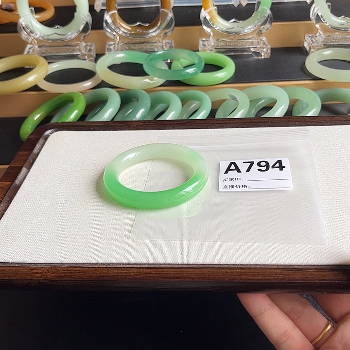 小***笨非金属时尚东陵手镯794