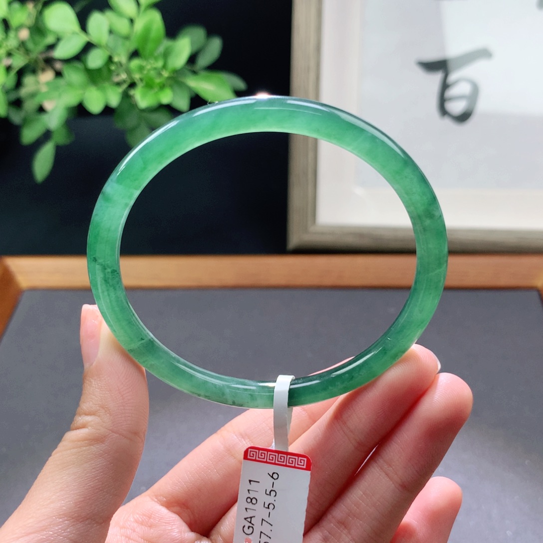 翡翠手镯未镶嵌天然翡翠手镯