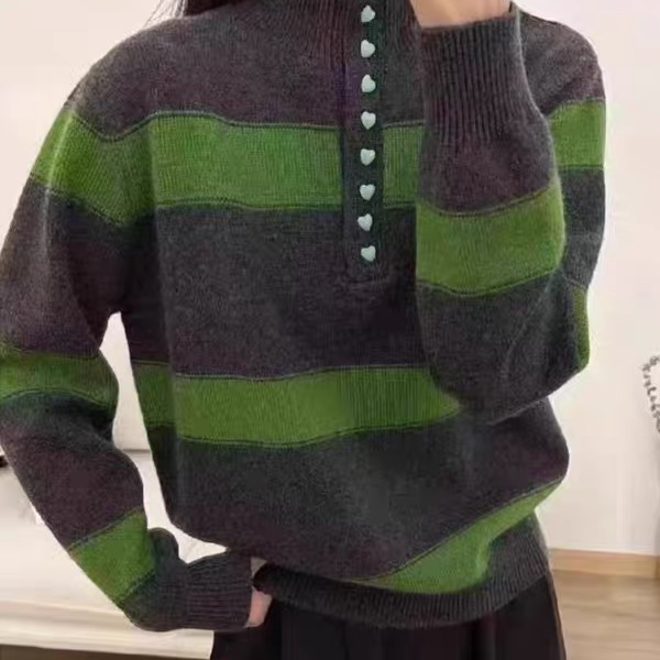 曼雪菲爱心扣条纹毛衣