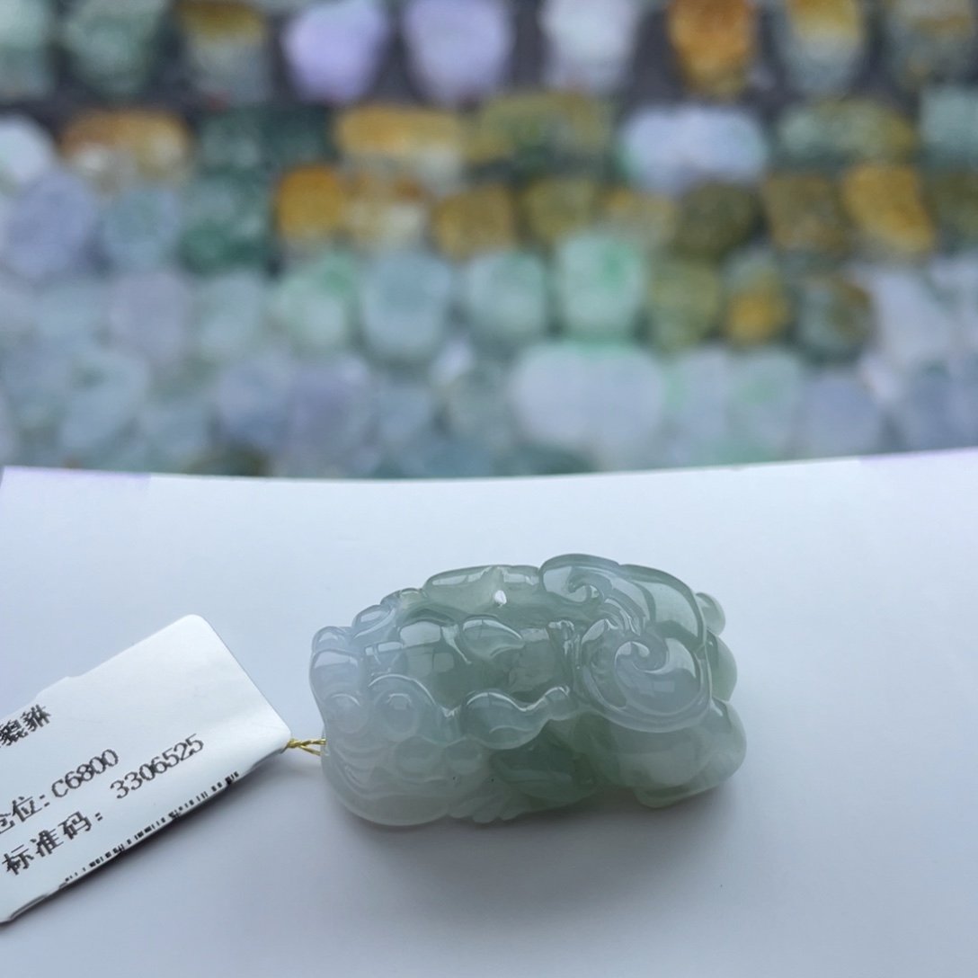 翡翠未镶嵌颈饰貔貅