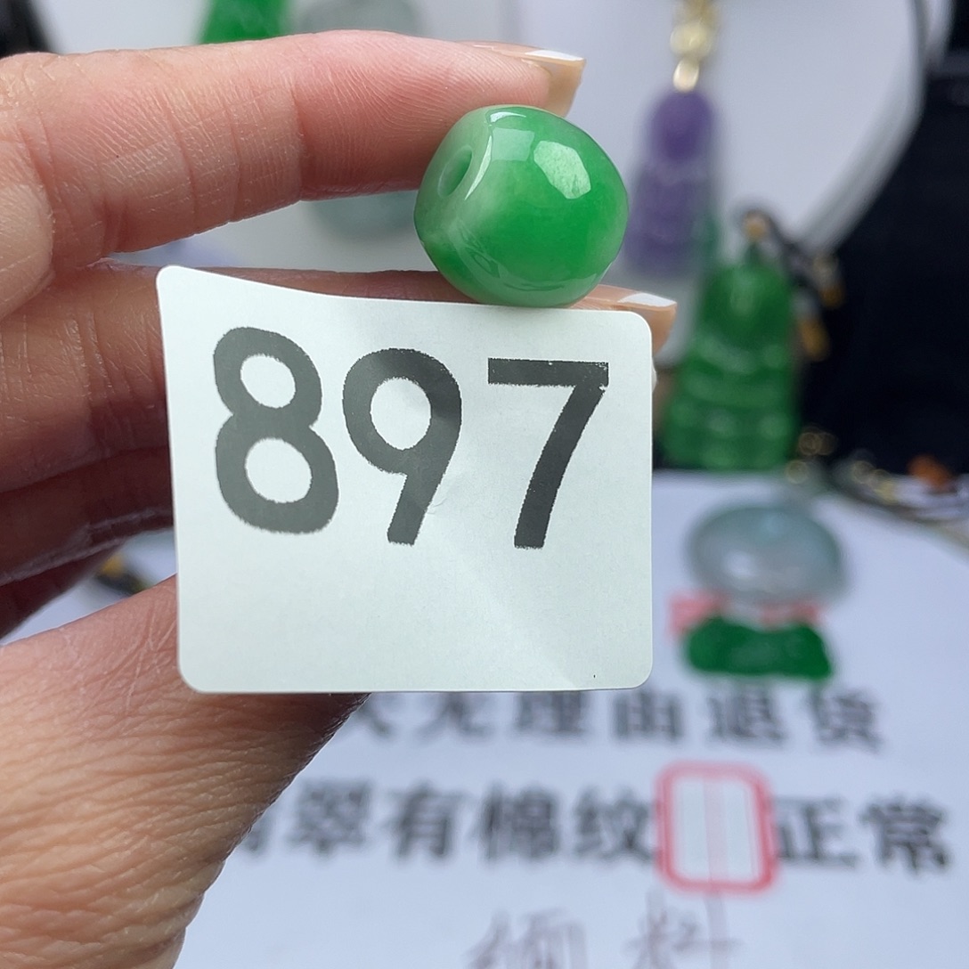 翡翠未镶嵌吊坠(赠链)
