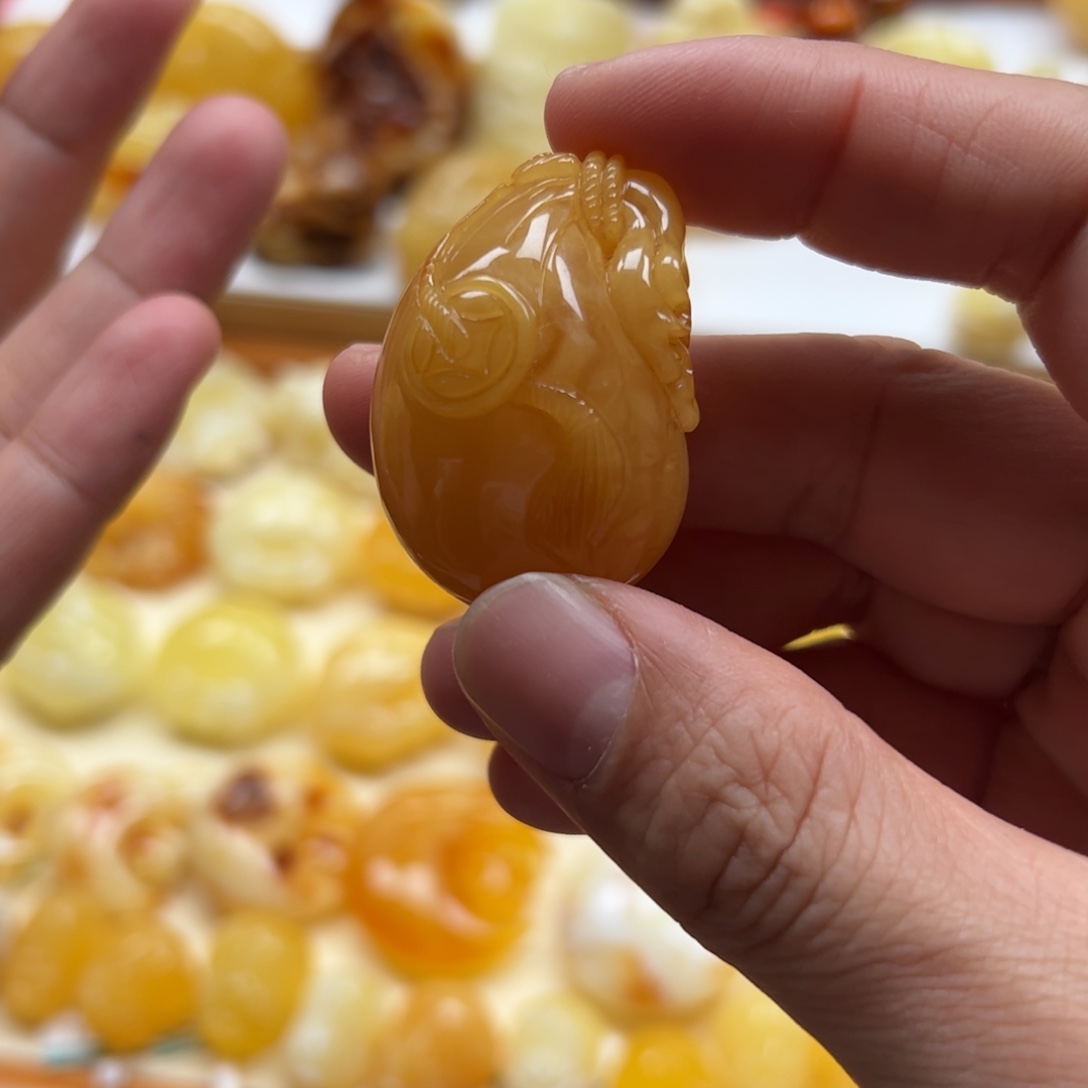 琥珀未镶嵌珠宝奇石