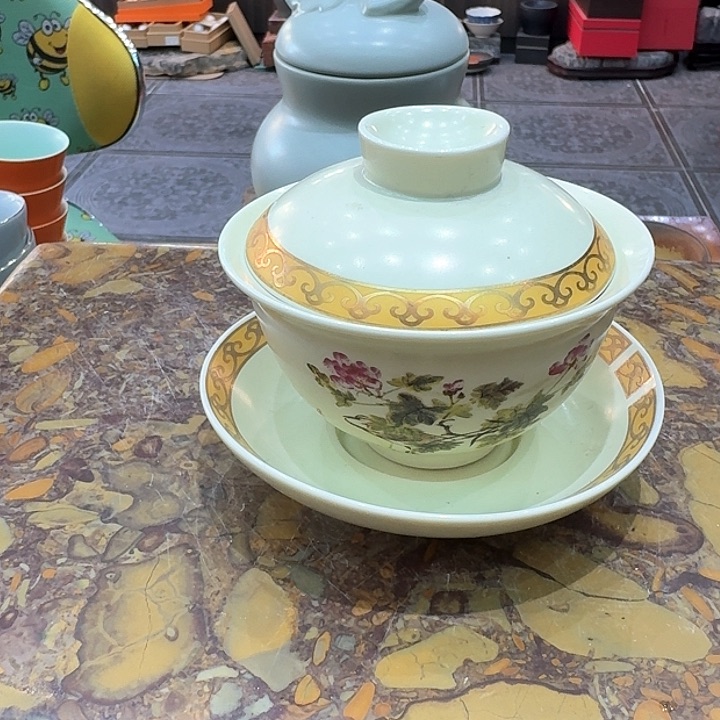 黄汝瓷盖碗一个。。。品茗