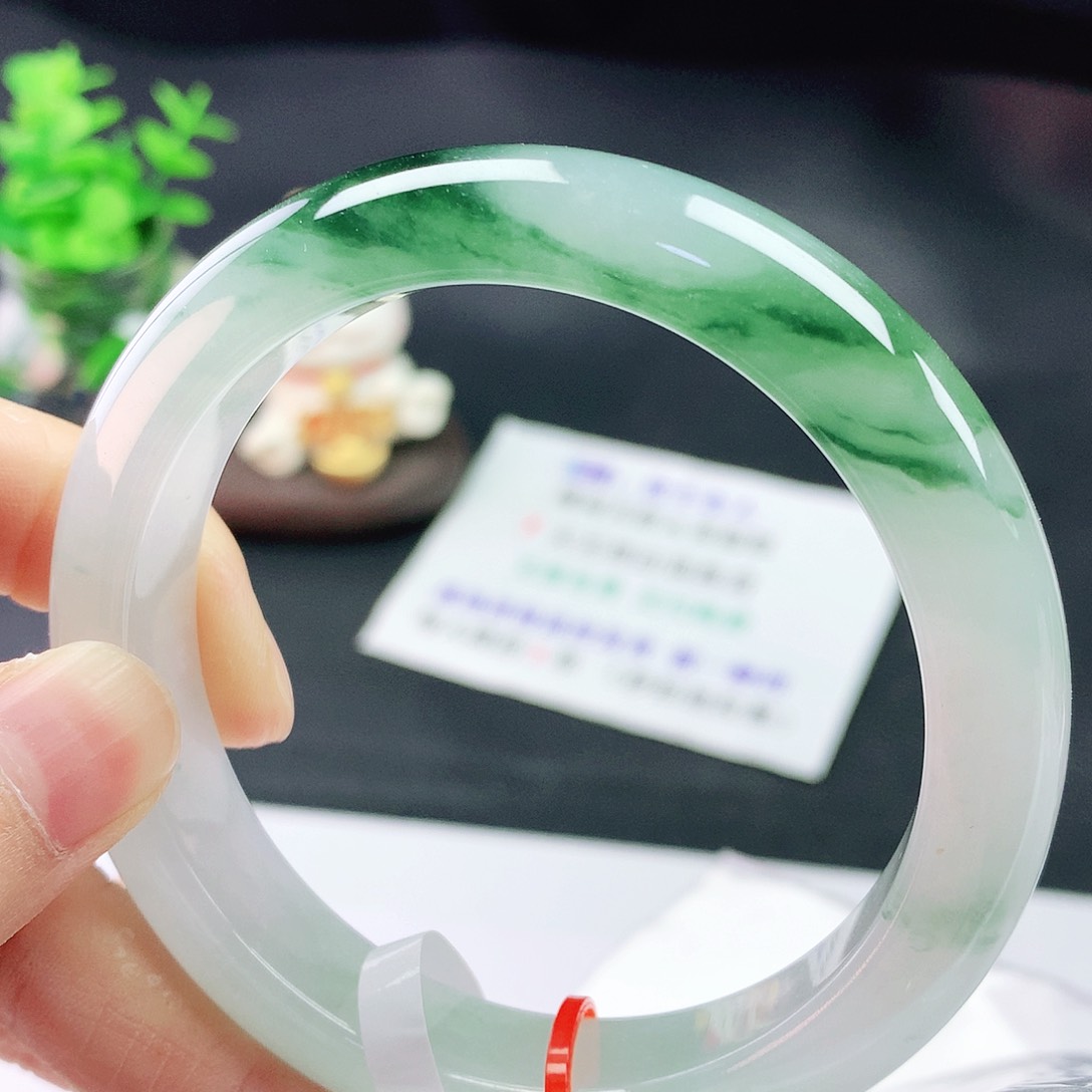翡翠手镯未镶嵌59圈